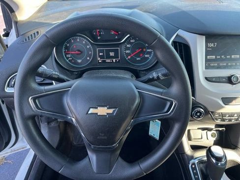 Used 2017 Chevrolet Cruze LS FWD image 15