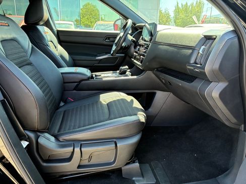 Used 2025 Nissan Pathfinder Rock Creek AWD/4WD image 31