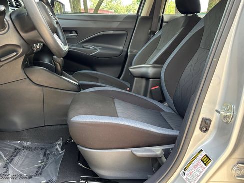 Used 2025 Nissan Versa SV FWD image 20
