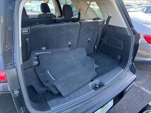 Used 2025 Nissan Pathfinder SV image 33