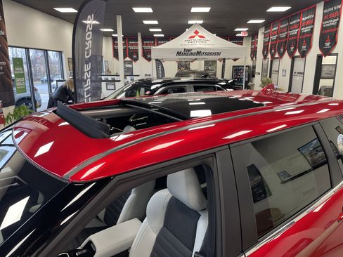 New 2026 Mitsubishi Outlander SE image 18