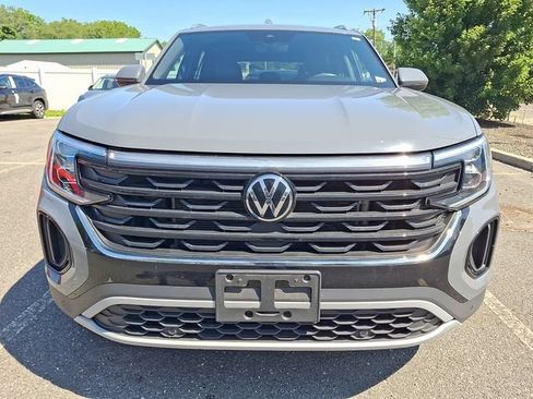 Used 2024 Volkswagen Atlas Cross Sport SE AWD/4WD image 2