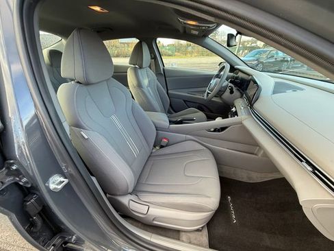 Used 2024 Hyundai Elantra SEL image 12