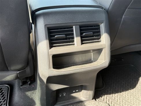 Used 2021 Volkswagen Atlas Cross Sport SE w/ V6 Towing Package image 25