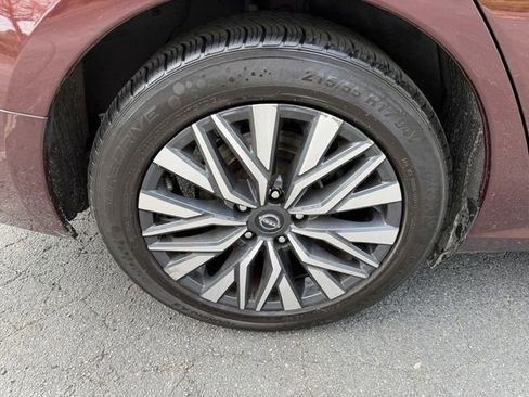 Used 2024 Nissan Altima 2.5 SV FWD image 42