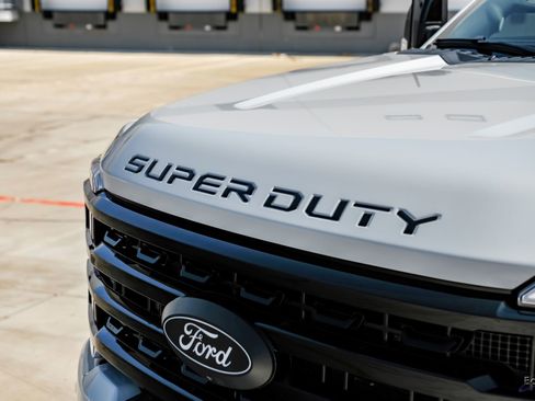 Used 2026 Ford F450 Platinum w/ FX4 Off-Road Package image 33