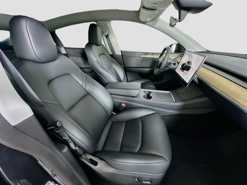 Used 2025 Tesla Model Y Long Range RWD image 31