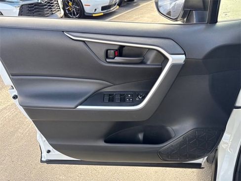 Used 2021 Toyota RAV4 LE image 13