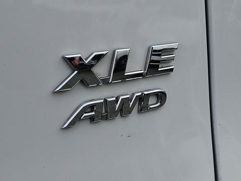 Used 2020 Toyota RAV4 XLE Premium AWD/4WD image 35