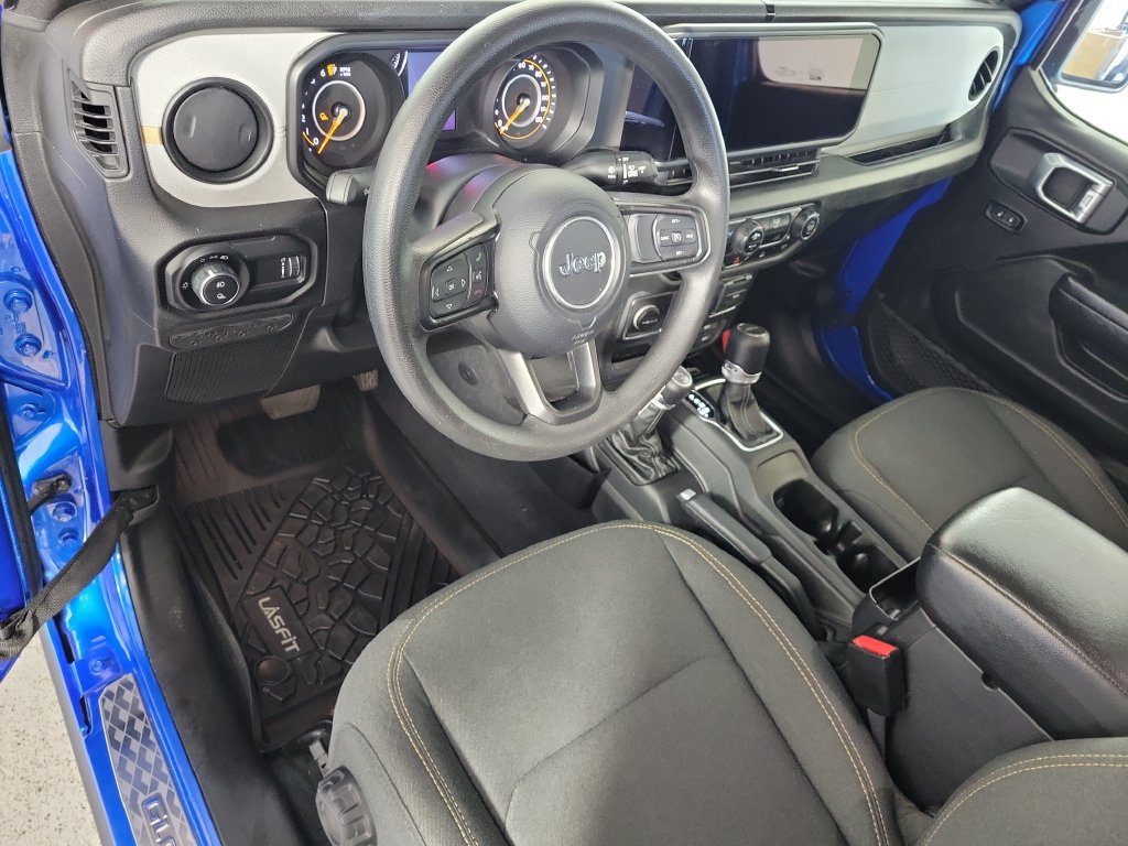 Used 2024 Jeep Gladiator Sport AWD/4WD image 11