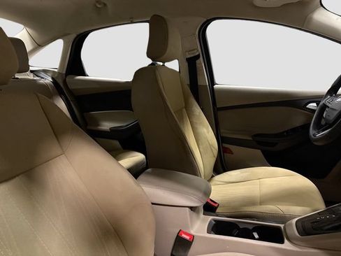 Used 2018 Ford Focus SE FWD image 25