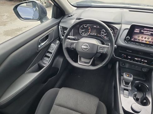 Used 2025 Nissan Rogue SV AWD/4WD image 14