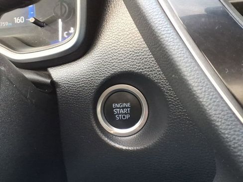 Used 2022 Toyota Corolla Cross XLE w/ Convenience Package image 17