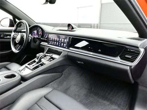 Used 2022 Porsche Panamera 4 Platinum Edition image 19