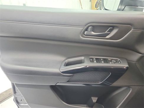 Used 2024 Nissan Pathfinder SV image 29