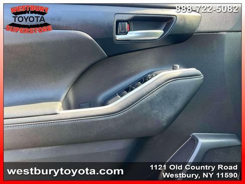 Used 2023 Toyota Highlander XLE AWD/4WD image 20