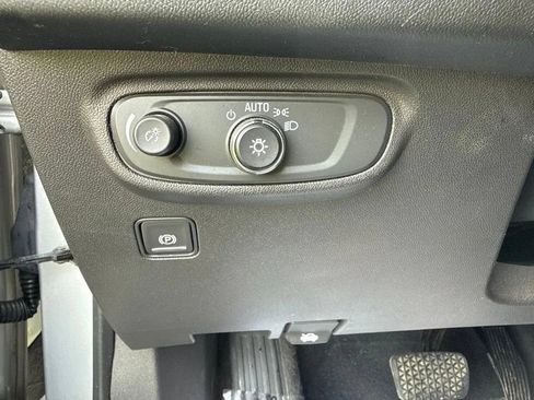 Used 2020 GMC Terrain SLE w/ Driver Convenience Package AWD/4WD image 19