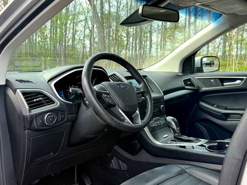 Used 2018 Ford Edge SEL w/ Equipment Group 201A AWD/4WD image 16