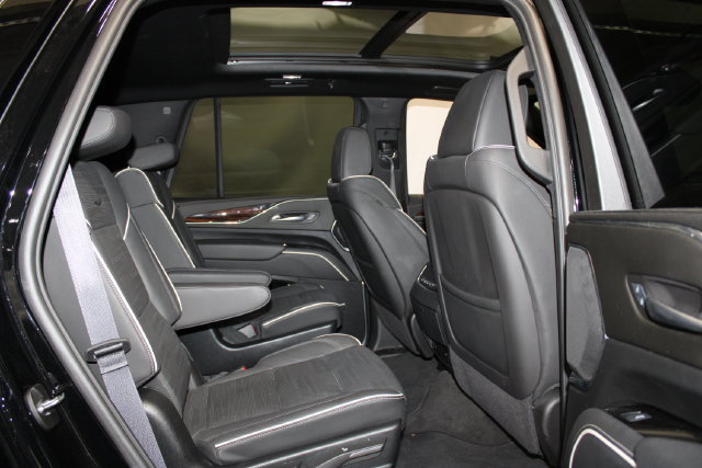 Used 2024 Cadillac Escalade Premium Luxury w/ Performance Package AWD/4WD image 12