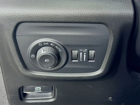 Used 2022 Jeep Grand Cherokee Overland image 22