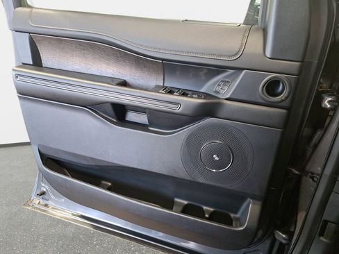 Used 2019 Ford Expedition Limited w/ Equipment Group 302A AWD/4WD image 27