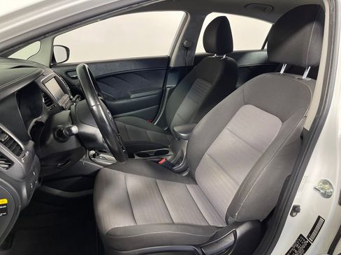 Used 2017 Kia Forte S image 12