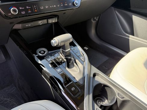 New 2026 Kia Niro EX FWD image 13