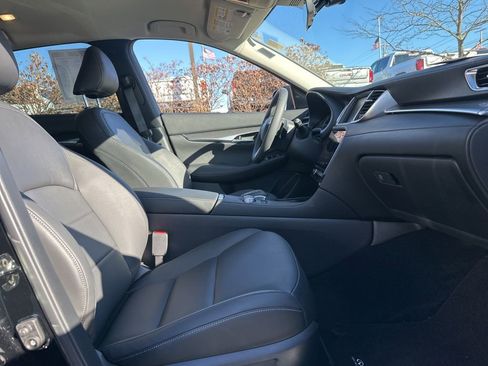 Certified 2025 INFINITI QX50 Pure image 25