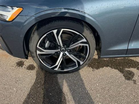 Used 2023 Volvo S60 B5 Plus w/ Climate Package image 10