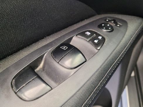 Used 2017 Nissan Pathfinder S image 27