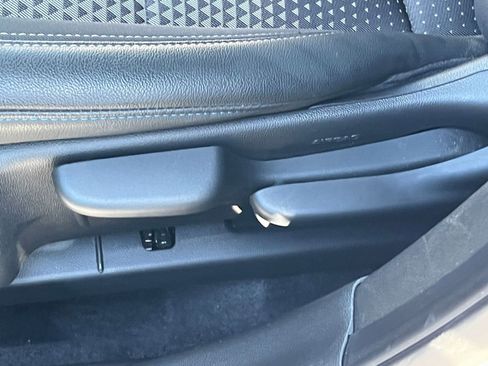 Used 2025 Chevrolet Trax LT image 22