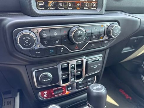 Used 2022 Jeep Wrangler Unlimited Rubicon 4xe w/ Cold Weather Group AWD/4WD image 23