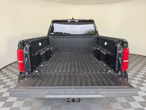 Used 2025 Toyota Tacoma TRD Sport AWD/4WD image 7