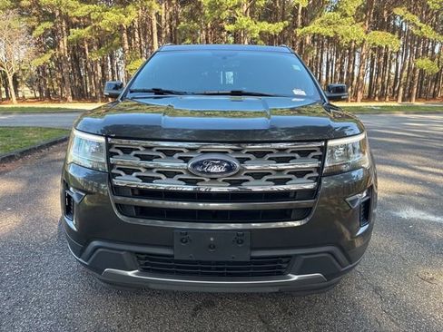 Used 2018 Ford Explorer XLT w/ Equipment Group 201A image 8