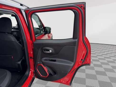 Used 2016 Jeep Renegade Trailhawk image 23