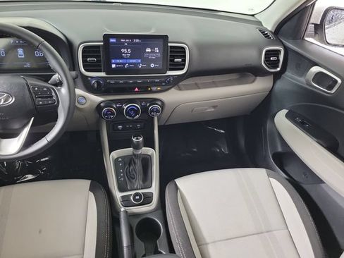 Used 2024 Hyundai Venue SEL FWD image 17
