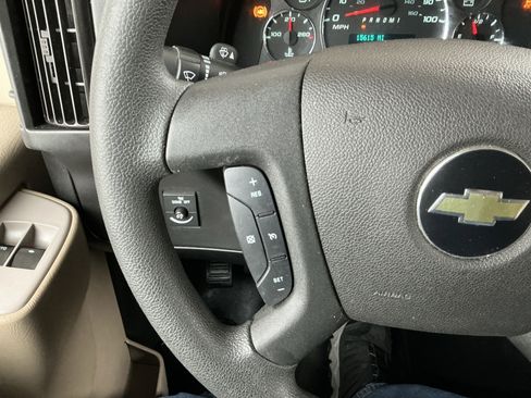 Used 2017 Chevrolet Express 2500 image 12