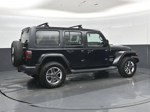 Used 2018 Jeep Wrangler Unlimited Sahara w/ Uconnect 4C Nav & Sound Group AWD/4WD image 3