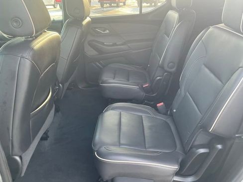 Used 2023 Chevrolet Traverse Premier FWD image 15