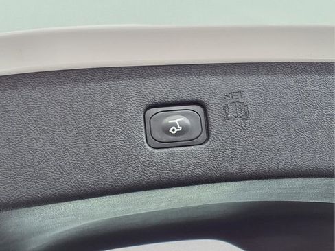 Used 2023 Ford Edge SEL w/ Convenience Package image 11