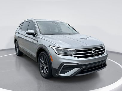 Used 2022 Volkswagen Tiguan SE w/ Panoramic Sunroof Package