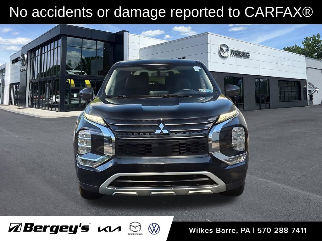 Used 2023 Mitsubishi Outlander SE AWD/4WD image 2