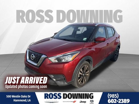 Used 2019 Nissan Kicks SV FWD image 1