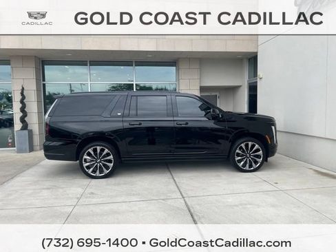 Certified 2025 Cadillac Escalade ESV Premium Luxury w/ Touring Package AWD/4WD image 4