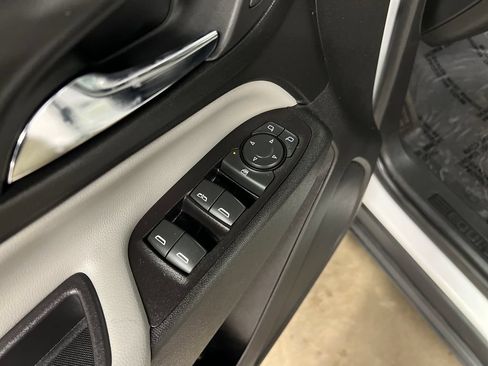 Used 2020 Chevrolet Equinox LT AWD/4WD image 16