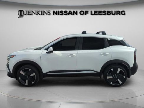 Certified 2025 Nissan Kicks SR image 11