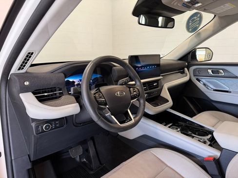 Used 2025 Ford Explorer Platinum w/ LUX Leather Package AWD/4WD image 21