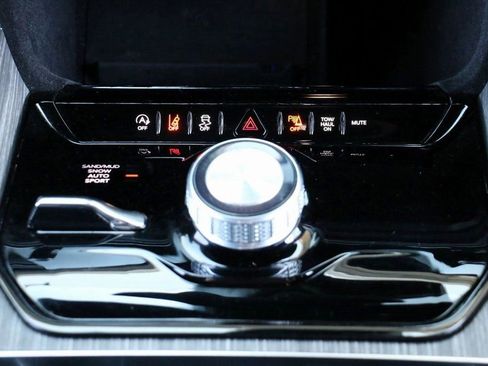 Used 2024 Jeep Wagoneer L Series II image 29