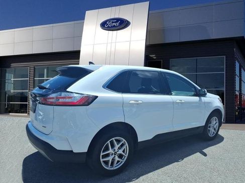 Certified 2024 Ford Edge SEL w/ Convenience Package AWD/4WD image 2