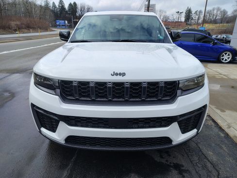 New 2026 Jeep Grand Cherokee Altitude image 3